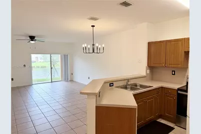 5747 Isles Cir #5747, Tamarac, FL 33321 - Photo 7