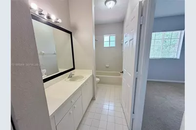 5747 Isles Cir #5747, Tamarac, FL 33321 - Photo 13