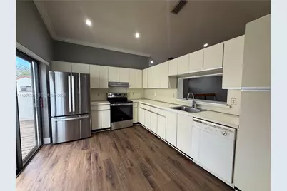 323 Ives Dairy Rd #343-05, Miami, FL 33179 - Photo 9