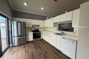 323 Ives Dairy Rd, Miami, FL 33179 - Photo 9