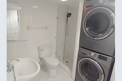 6039 Collins Ave #407, Miami Beach, FL 33140 - Photo 11