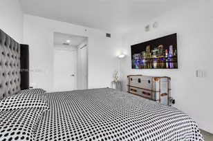 121 NE 34th St, Miami, FL 33137 - Photo 11