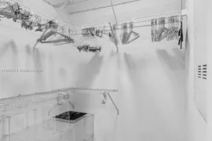 121 NE 34th St, Miami, FL 33137 - Photo 13