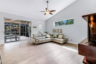17921 NW 10th St, Pembroke Pines, FL 33029 - Photo 13