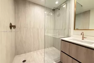 77 SE 5, Miami, FL 33131 - Photo 15