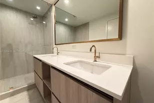 77 SE 5, Miami, FL 33131 - Photo 13