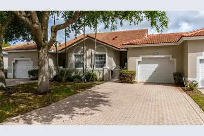 7501 S Aragon Blvd #4, Sunrise, FL 33313 - Photo 1