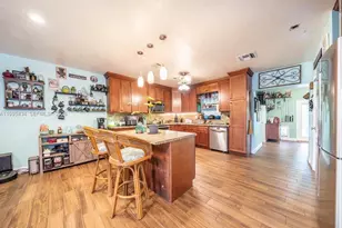 6890 SW 57th St, Davie, FL 33314 - Photo 7