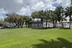 9351 Fontainebleau Blvd, Miami, FL 33172 - Photo 17