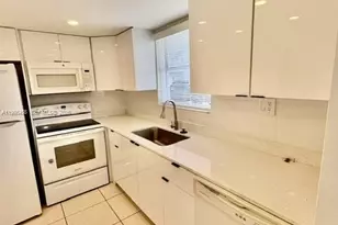 9351 Fontainebleau Blvd, Miami, FL 33172 - Photo 7