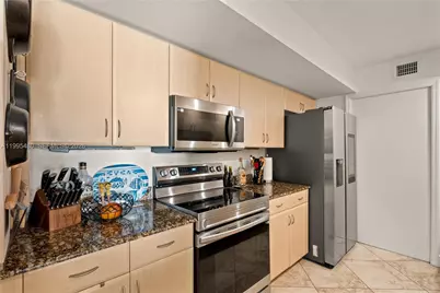 6917 Collins Ave #1609, Miami Beach, FL 33141 - Photo 7