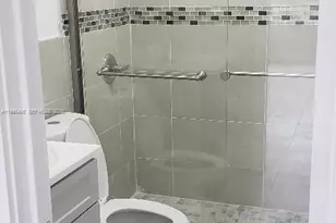 870 NW 87th Ave, Miami, FL 33172 - Photo 19