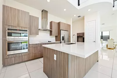 8836 NW 161st Ter, Miami Lakes, FL 33018 - Photo 7