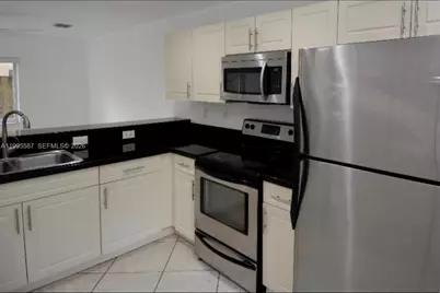 324 NE 3rd St #D, Hallandale Beach, FL 33009 - Photo 11