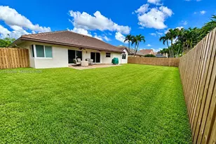 2723 E Abiaca Cir, Davie, FL 33328 - Photo 3