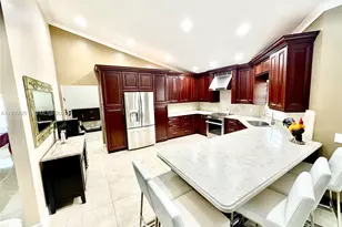 2723 E Abiaca Cir, Davie, FL 33328 - Photo 15