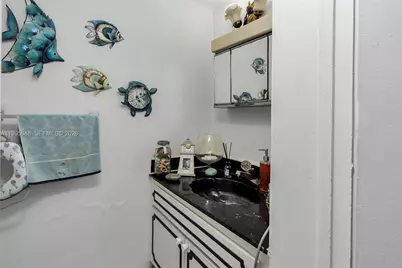 805 W 79th Pl, Hialeah, FL 33014 - Photo 13