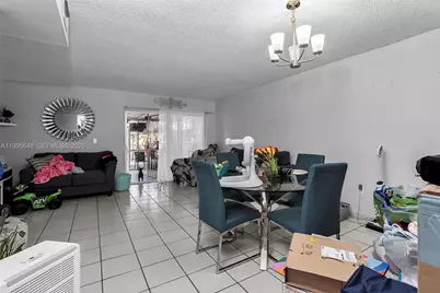 805 W 79th Pl, Hialeah, FL 33014 - Photo 9