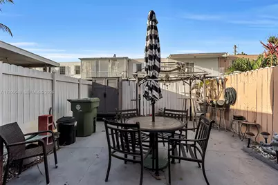 805 W 79th Pl, Hialeah, FL 33014 - Photo 23
