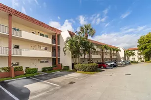 9820 S Hollybrook Lake Dr, Pembroke Pines, FL 33025 - Photo 19
