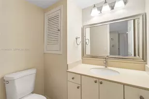 9820 S Hollybrook Lake Dr, Pembroke Pines, FL 33025 - Photo 11