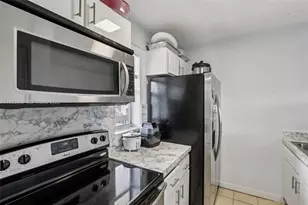 9930 Twin Lakes Dr, Coral Springs, FL 33071 - Photo 5