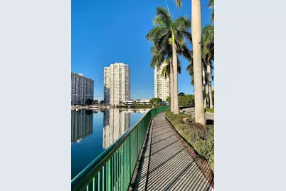 2750 NE 183rd St #2407, Aventura, FL 33160 - Photo 13