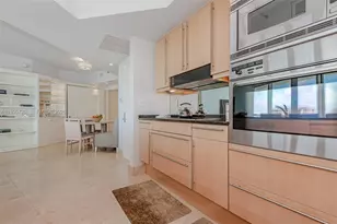 1000 S Pointe Dr, Miami Beach, FL 33139 - Photo 15