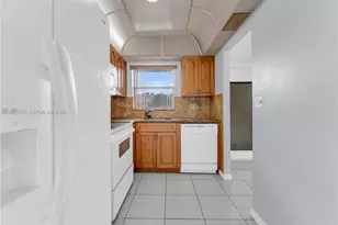 8280 Sunrise Lakes Blvd, Sunrise, FL 33322 - Photo 7