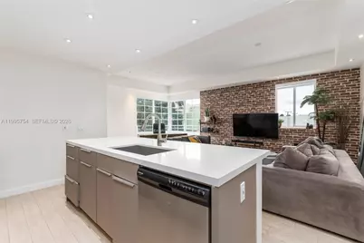 820 Euclid Ave #305, Miami Beach, FL 33139 - Photo 3