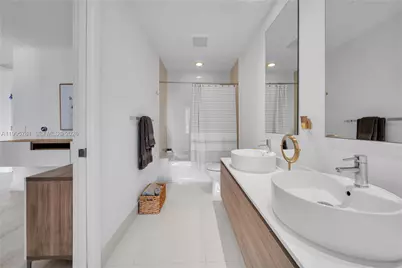 121 NE 34th St #L606, Miami, FL 33137 - Photo 9