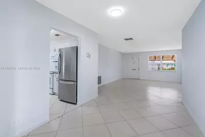 1005 SW 18th St, Boynton Beach, FL 33426 - Photo 9