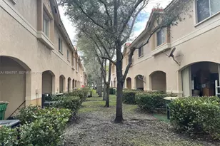 8835 S Isles Cir, Tamarac, FL 33321 - Photo 7