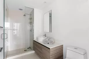 121 NE 34th St, Miami, FL 33137 - Photo 9