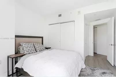 121 NE 34th St #1001, Miami, FL 33137 - Photo 13