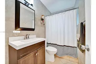 381 NE 42nd St, Oakland Park, FL 33334 - Photo 17