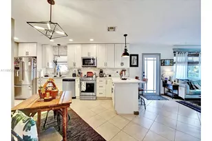 381 NE 42nd St, Oakland Park, FL 33334 - Photo 11