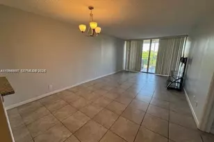 9421 Evergreen Pl, Davie, FL 33324 - Photo 3