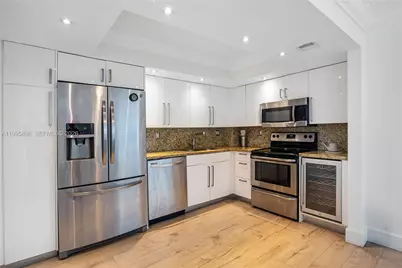 2000 Towerside Ter #PH9, Miami, FL 33138 - Photo 5