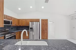 676 NW 107th Ln, Coral Springs, FL 33071 - Photo 7