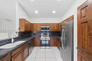 676 NW 107th Ln, Coral Springs, FL 33071 - Photo 9