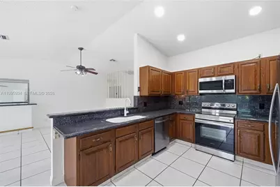 676 NW 107th Ln, Coral Springs, FL 33071 - Photo 11