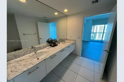 55 SE 6th St #2005, Miami, FL 33131 - Photo 17