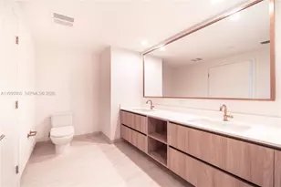 77 SE 5th St, Miami, FL 33131 - Photo 59