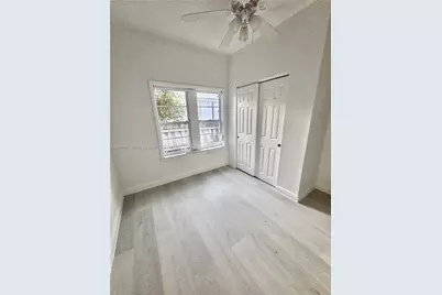 568 SW 3rd St #Left 566, Miami, FL 33130 - Photo 9