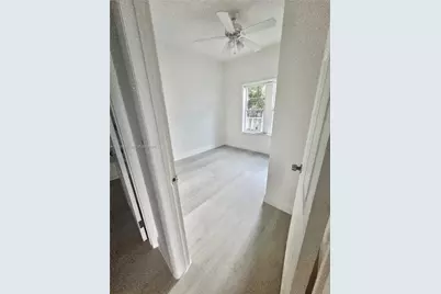 568 SW 3rd St #Left 566, Miami, FL 33130 - Photo 7