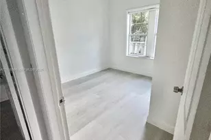 568 SW 3rd St, Miami, FL 33130 - Photo 7