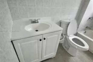 568 SW 3rd St, Miami, FL 33130 - Photo 5