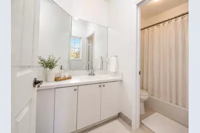 1910 SE 14th Cir, Homestead, FL 33035 - Photo 25