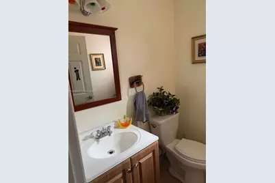 7477 NW 167th St, Hialeah, FL 33015 - Photo 17